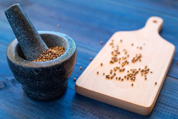 Korianderzaad Met Granietmortel — Stockfoto