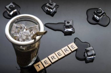 Terere, dondurulmuş yerba mat içeceği. Soğuk yerba dostum.