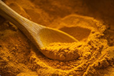 Zerdeçal tozu. Taze baharat konsepti