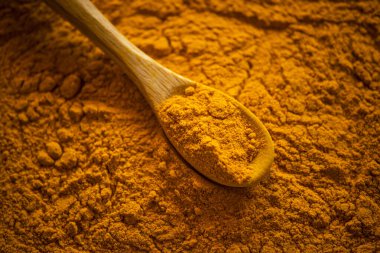 Zerdeçal tozu. Taze baharat konsepti