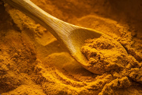 Zerdeçal tozu. Taze baharat konsepti