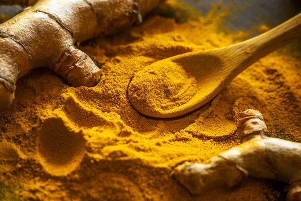 Pulbere Turmeric Rădăcină Proaspătă Turmeric — Fotografie, imagine de stoc