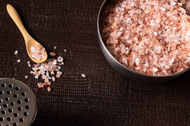 Himalaya kristal tuzu. yemek konsepti fotoğrafı