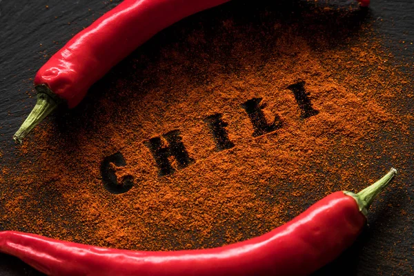Pimientos Peperoni Con Chile Polvo Sobre Mesa Azul — Foto de Stock