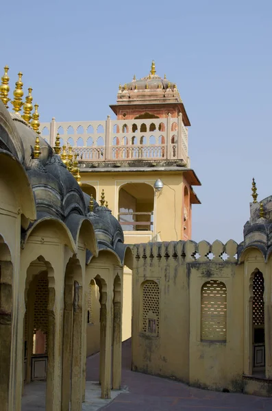 Del av byggnaden av slotten av vindarna Hava Makhal i Jaipur Indien — Stockfoto