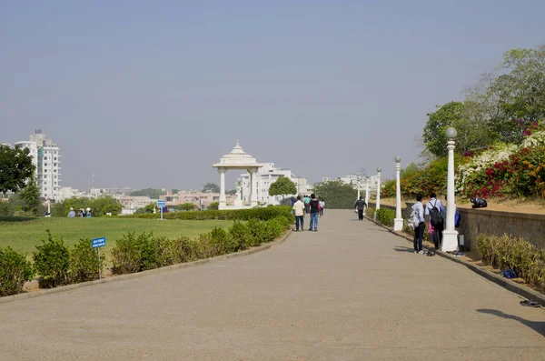 Beau jardin près du temple de Jaipur en Inde Birla Mandir — Photo