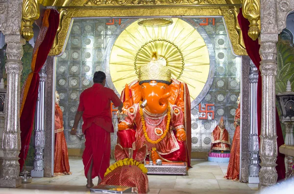 Ganish'ın Tanrı'nın Hindistan tapınak ibadet dini uygulama