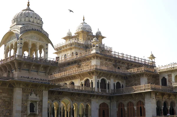 El edificio del museo central del estado Albert Hall el estado de Rajasthan en la India —  Fotos de Stock