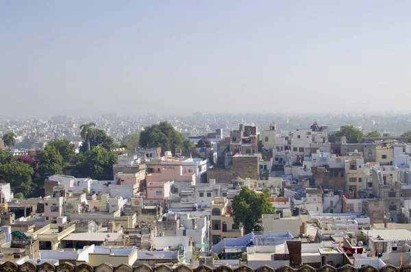 Městě Udaipur v Indii pohled shora — Stock fotografie