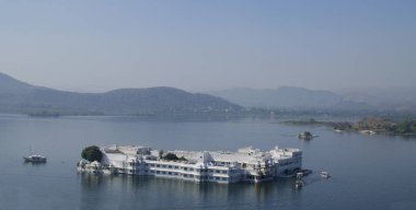 Udaipur şehir ve Hindistan göl PICHOLA güzel manzara