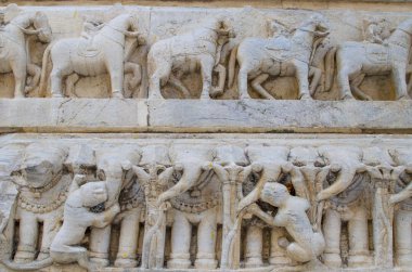 canlıların görüntü ile heykel Rölyef