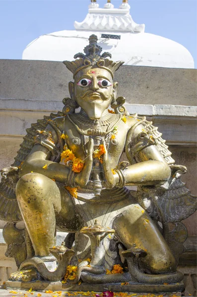 Construção religiosa A escultura de Deus em um hinduísmo — Fotografia de Stock