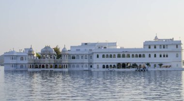 Su Hindistan Udaipur şehrin güzel manzara