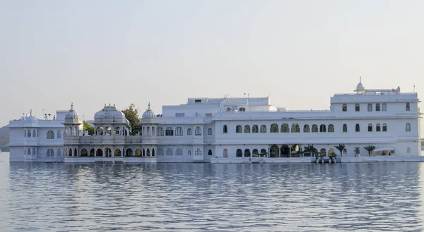 インド ウダイプールにある水の都市の美しい風景 — ストック写真