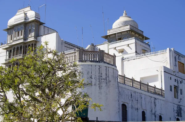 Sarayı Udaipur şehir Hindistan'da Monsun Sandzhan Garkh