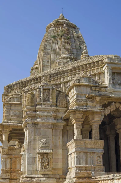고 대 인도에서 훌륭한 건축 아름다움의 자이나교 사원 — 스톡 사진