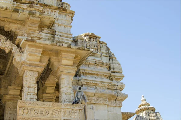 伟大的建筑之美，在印度古代耆那教寺院 — 图库照片