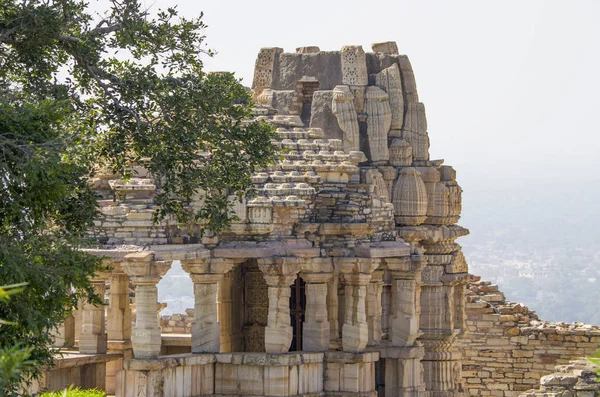 Древние джайнские храмы великой архитектурной красоты в Индии — стоковое фото