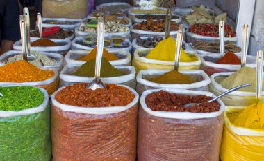 Bir Pazar sayaçta Hint baharat