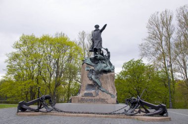 Amiral Makarov Kronstadt için anıt