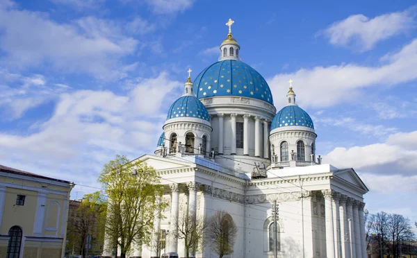 Catedral de la Trinidad en la ciudad de San Petersburgo de Rusia — Foto de Stock