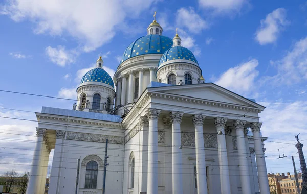 Catedral de la Trinidad en la ciudad de San Petersburgo de Rusia — Foto de Stock