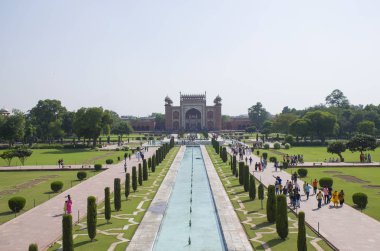 Taj Mahal'ı Hindistan AGRA Türbesi yakınında cami