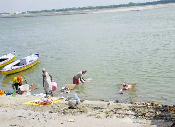 Washing Linen Ganges River India — Stock Photo, Image