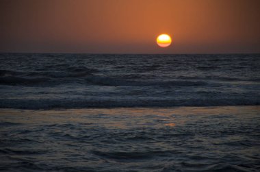 Hindistan 'da Arap Denizi' nin güzel günbatımı