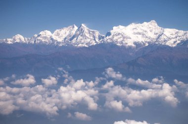Nepal 'deki Gemalai Dağı' nın düzlemden manzarası