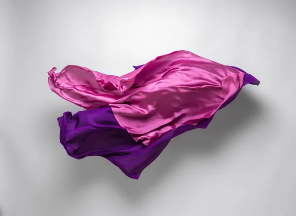 Purpurowe tkaniny latający — Zdjęcie stockowe