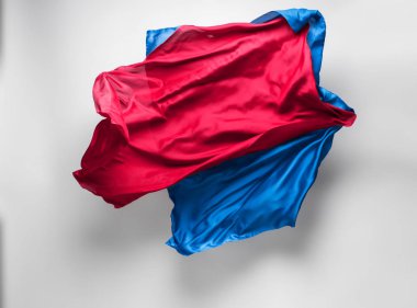 Kırmızı ve mavi kumaş hareket