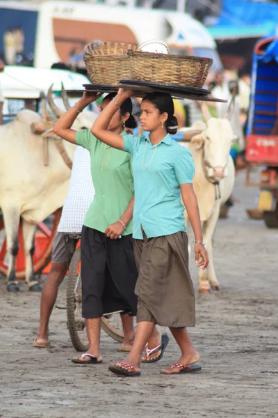 Giovani pescatori indiani — Foto Stock
