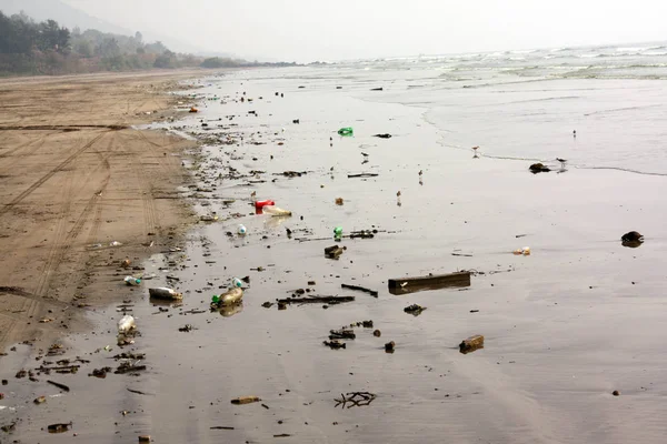 Beach with Garbage — Stock Photo, Image