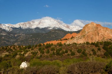 Pikes Peak ve Bahçe tanrıların bir bahar gününde