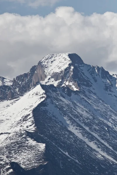 Uzun mamul Peak zirvesine görünümünü kapat — Stok fotoğraf