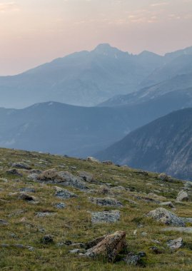 Sisli puslu sabah uzun mamul Peak