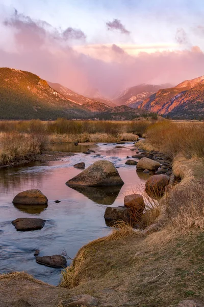 Sunrise on the Big Thompson River in Rocky Mountain National Par — Stock Photo, Image