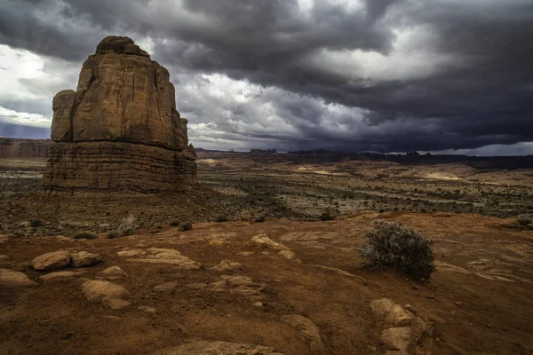 Nuvens de tempestade sobre Arches National Park em Moab Utah — Fotografia de Stock