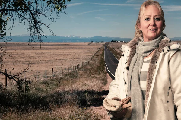 Colorado 'nun merkezinde geniş açık alanlar bir ilçe yolunda. — Stok fotoğraf