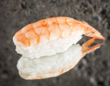 nigiri suşi karidesli
