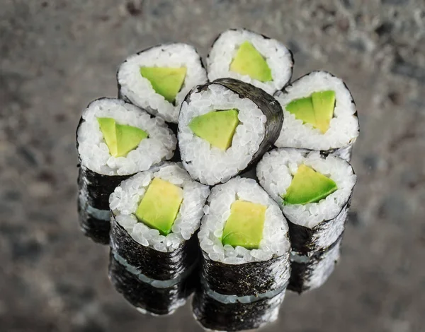 Mini roll met avocado — Stockfoto
