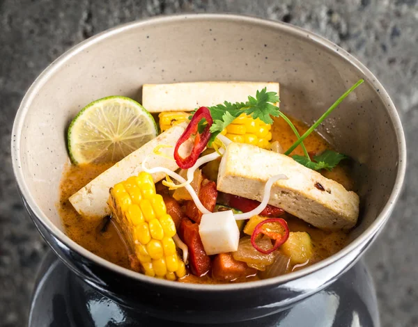 Curry warzywne z tofu — Zdjęcie stockowe