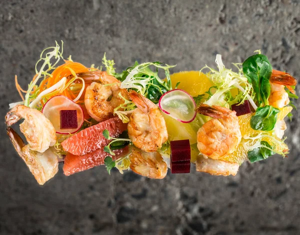 Citrus shrimp salad — Stock Photo, Image