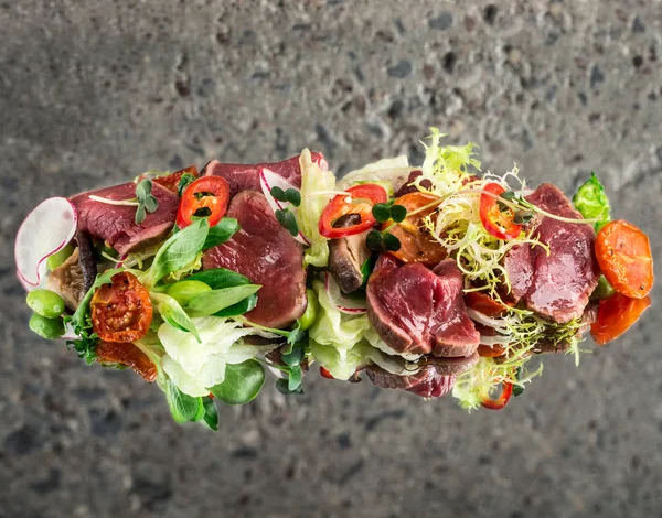 Beef tataki salad — Stock Photo, Image