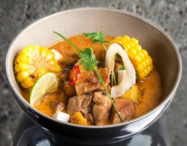 Kurczak curry w misce — Zdjęcie stockowe