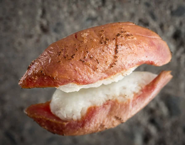 Burned nigiri sushi with tuna — Stock Photo, Image