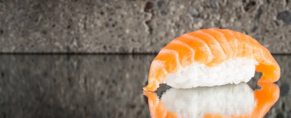 鮭入り握り寿司 — ストック写真