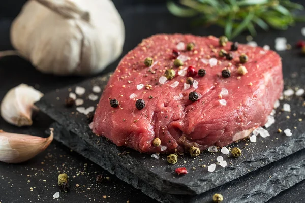 Baharat ile sığır eti biftek — Stok fotoğraf