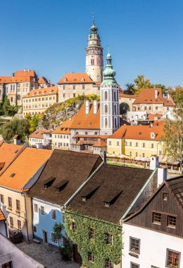 Cesky Krumlov kale ve cityscape